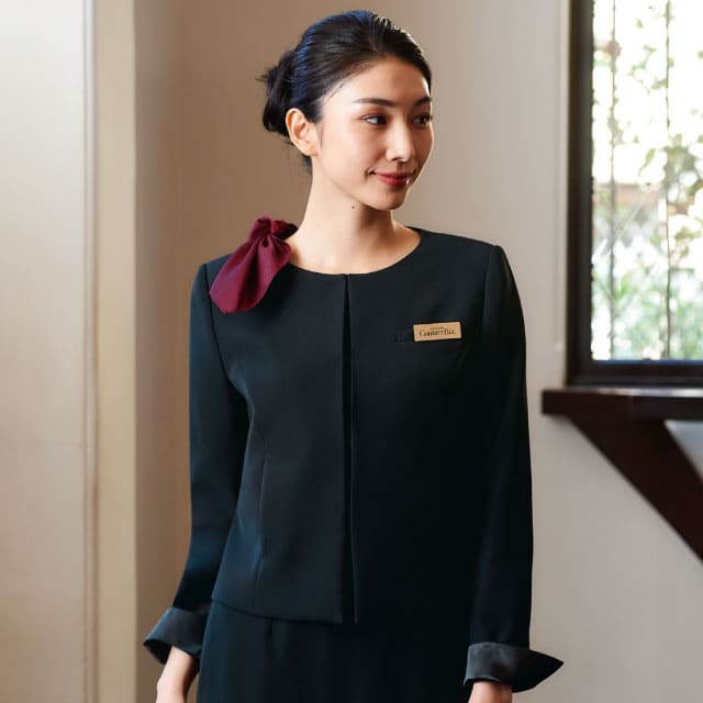 結婚式場・ホテル向け事務服 ノーカラースタイルのジャケット画像5