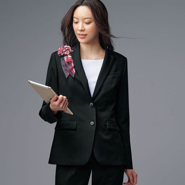 結婚式場・ホテル向けテーラードジャケットコーディネート画像4_GJAL2551