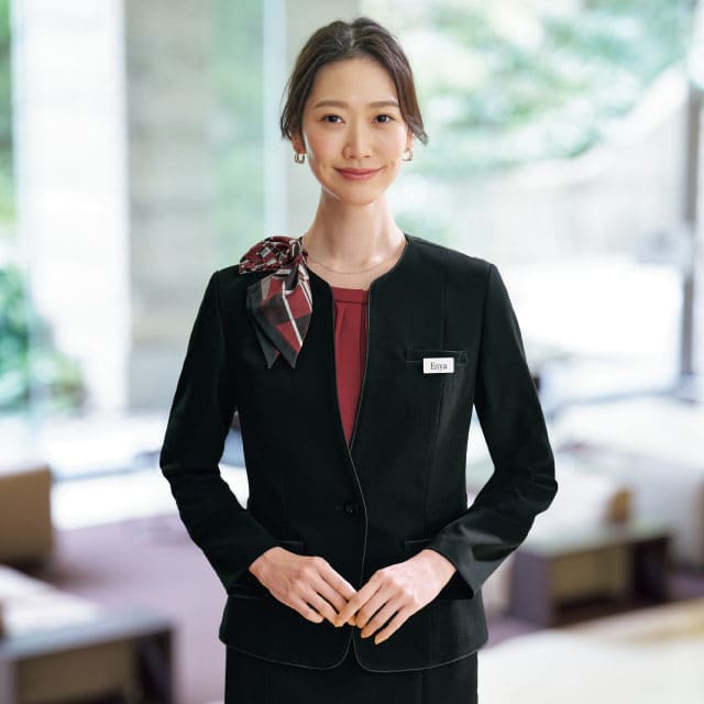 結婚式場・ホテル向け事務服 ノーカラースタイルのジャケット画像4