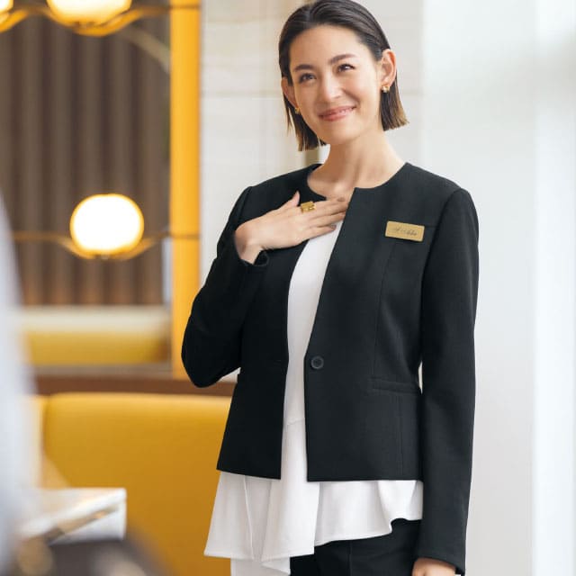 結婚式場・ホテル向け事務服 ノーカラースタイルのジャケット画像3